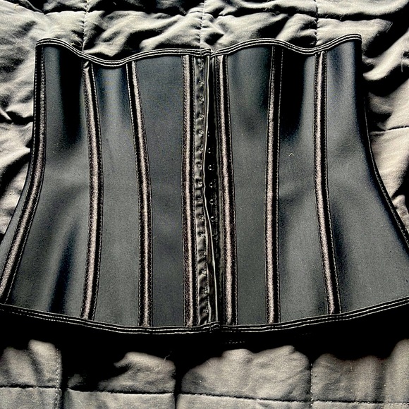 Corset-Story black Latex Corset - Picture 2 of 3